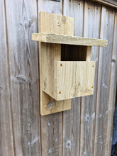 Load image into Gallery viewer, Robin Nest Box