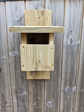 Load image into Gallery viewer, Robin Nest Box